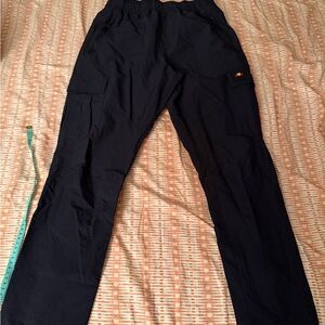 Mens or women’s ELLESSE cargos Pants GRAPHIC ON BACK OF LEG*